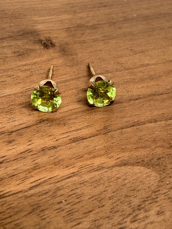 Jewelry - 14k Gold 5mm Peridot Green Round Stud Earrings
